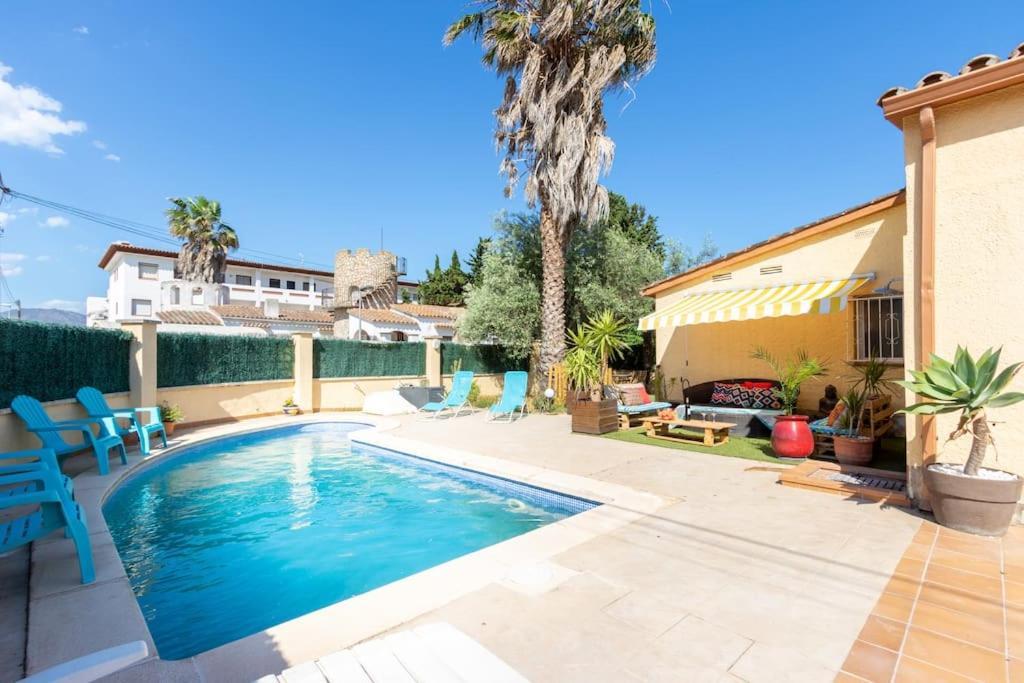 S46-Casa De Vacaciones Climatizada Con Piscina, En El Centro Junto Al Mar, Barbacoa Y Wiifi Empuriabrava Eksteriør bilde