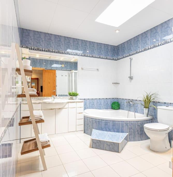S46-Casa De Vacaciones Climatizada Con Piscina, En El Centro Junto Al Mar, Barbacoa Y Wiifi Empuriabrava Eksteriør bilde