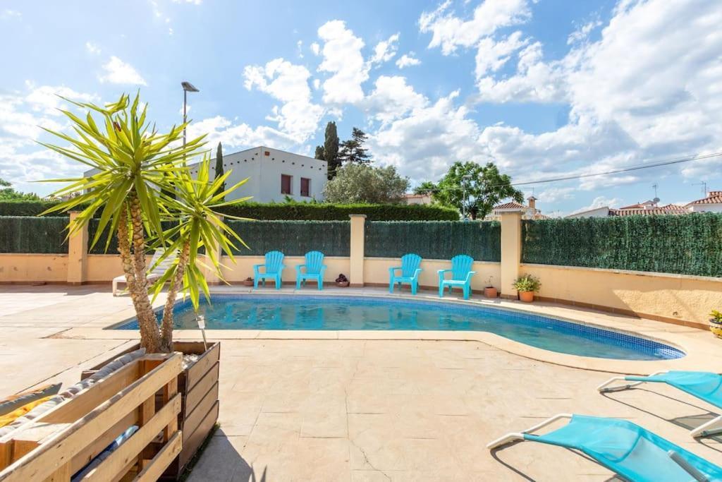 S46-Casa De Vacaciones Climatizada Con Piscina, En El Centro Junto Al Mar, Barbacoa Y Wiifi Empuriabrava Eksteriør bilde