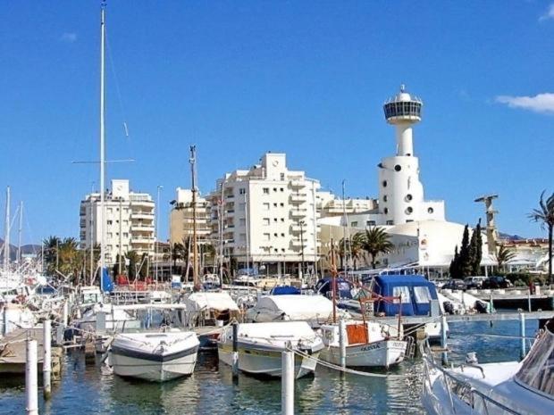S46-Casa De Vacaciones Climatizada Con Piscina, En El Centro Junto Al Mar, Barbacoa Y Wiifi Empuriabrava Eksteriør bilde